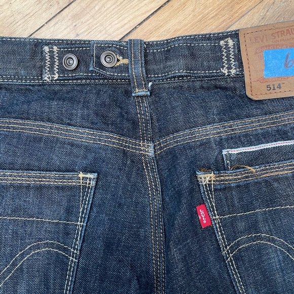 Levi’s 514 Denim in size 31x32. Previously Worn; Great Condition. Relaxed Fit. - Picture 4 of 6
